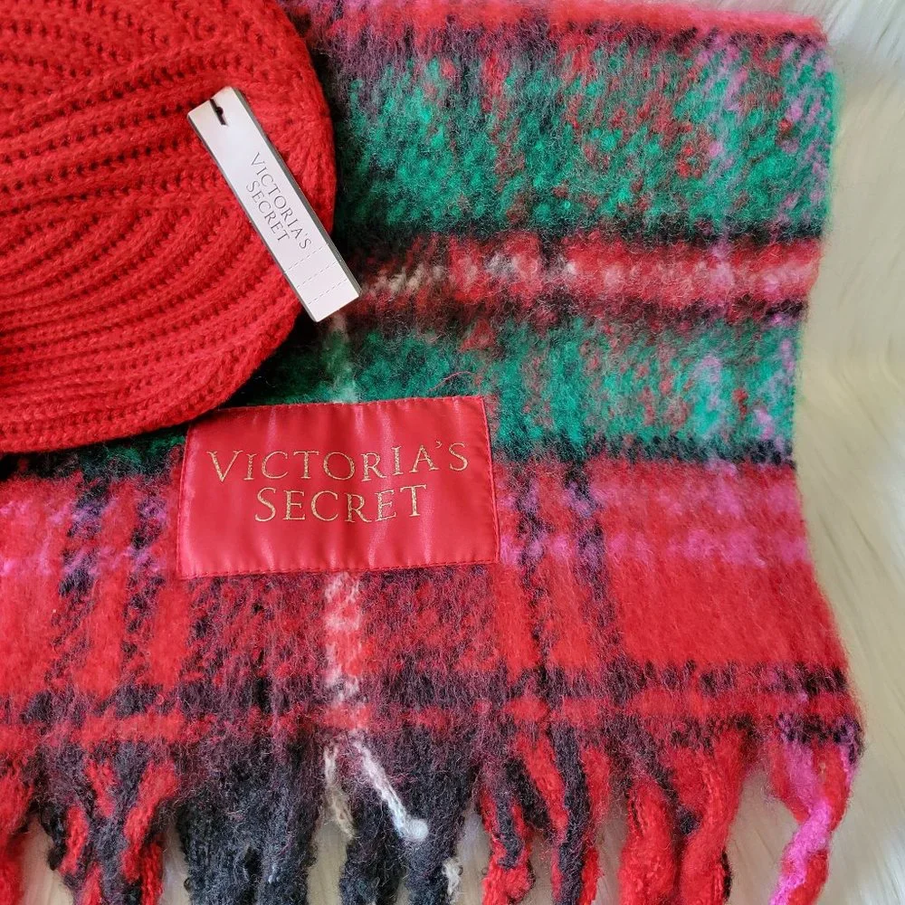 Victoria's Secret Hat and Scarf Set